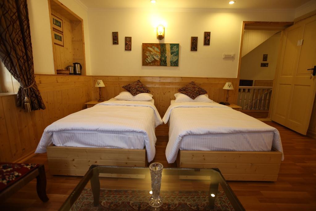 Dove Cottage Srīnagar Buitenkant foto