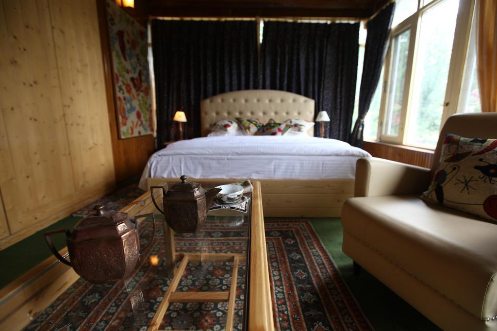 Dove Cottage Srīnagar Buitenkant foto