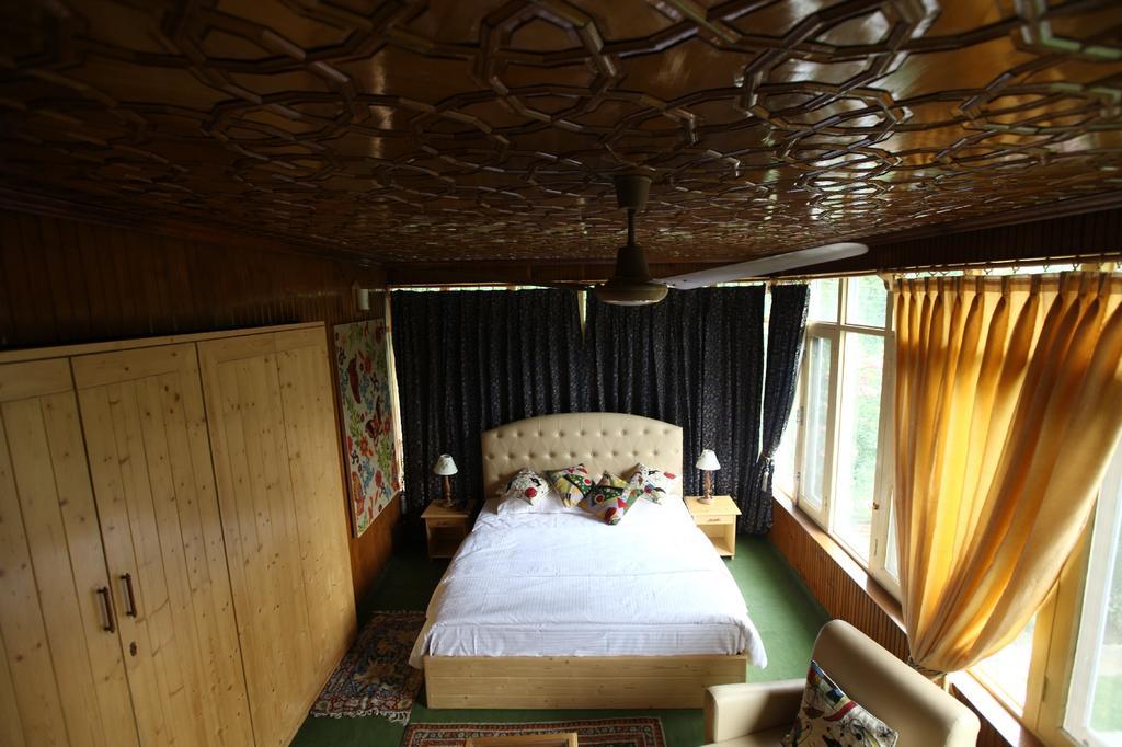 Dove Cottage Srīnagar Buitenkant foto