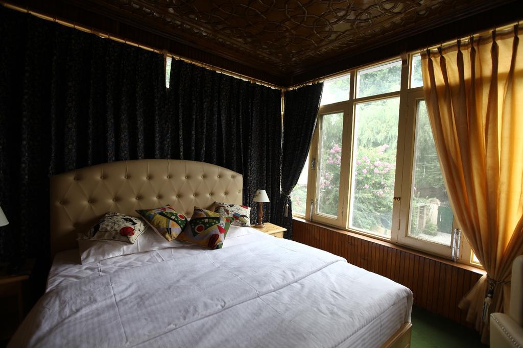 Dove Cottage Srīnagar Buitenkant foto