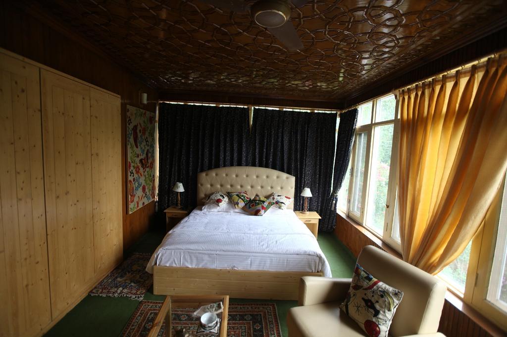 Dove Cottage Srīnagar Buitenkant foto